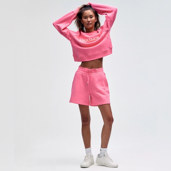 Lululemon - Scuba High Rise 5” Shorts in Sakura Pink - Picture 1 of 9